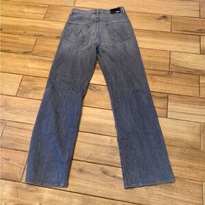Mother denim high rise jeans
Excellent condition 
Size 31
Inseam 33
Waist 15.5